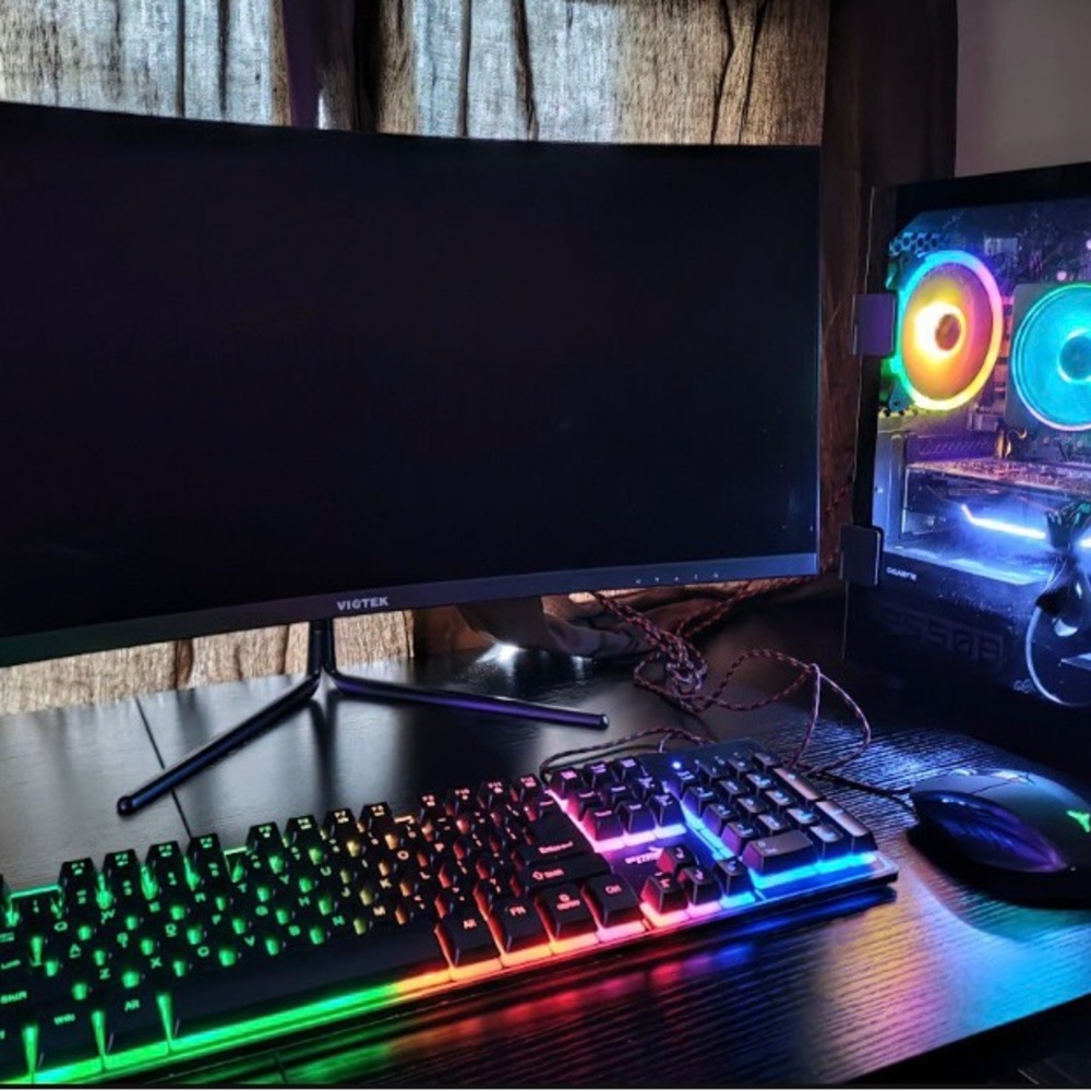 Full Skytech Blaze 2 Gaming Pc Set Up For Sale